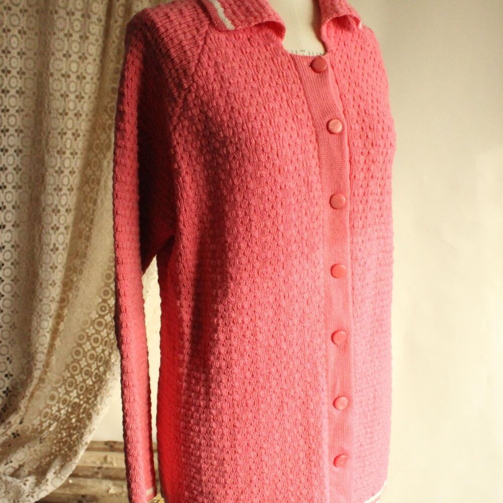 Vintage 1950s 1960s Sweater, Handknit Pink Cardigan with Collar - Picture 7 of 12